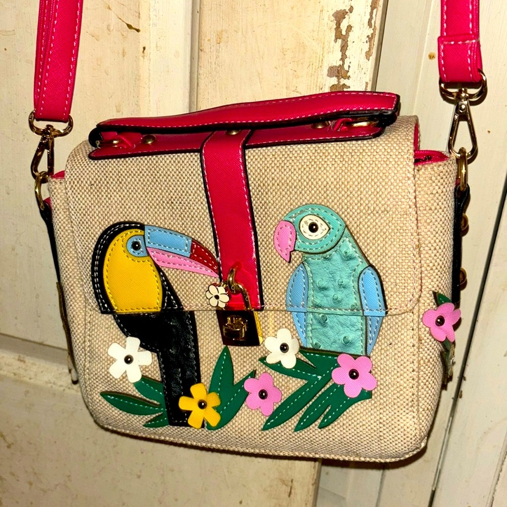 NWOT ladies purse with parrot appliqué